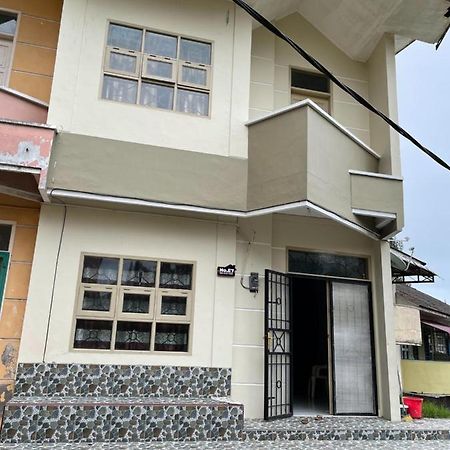 Villa Bukit Indah Berastagi Exterior photo